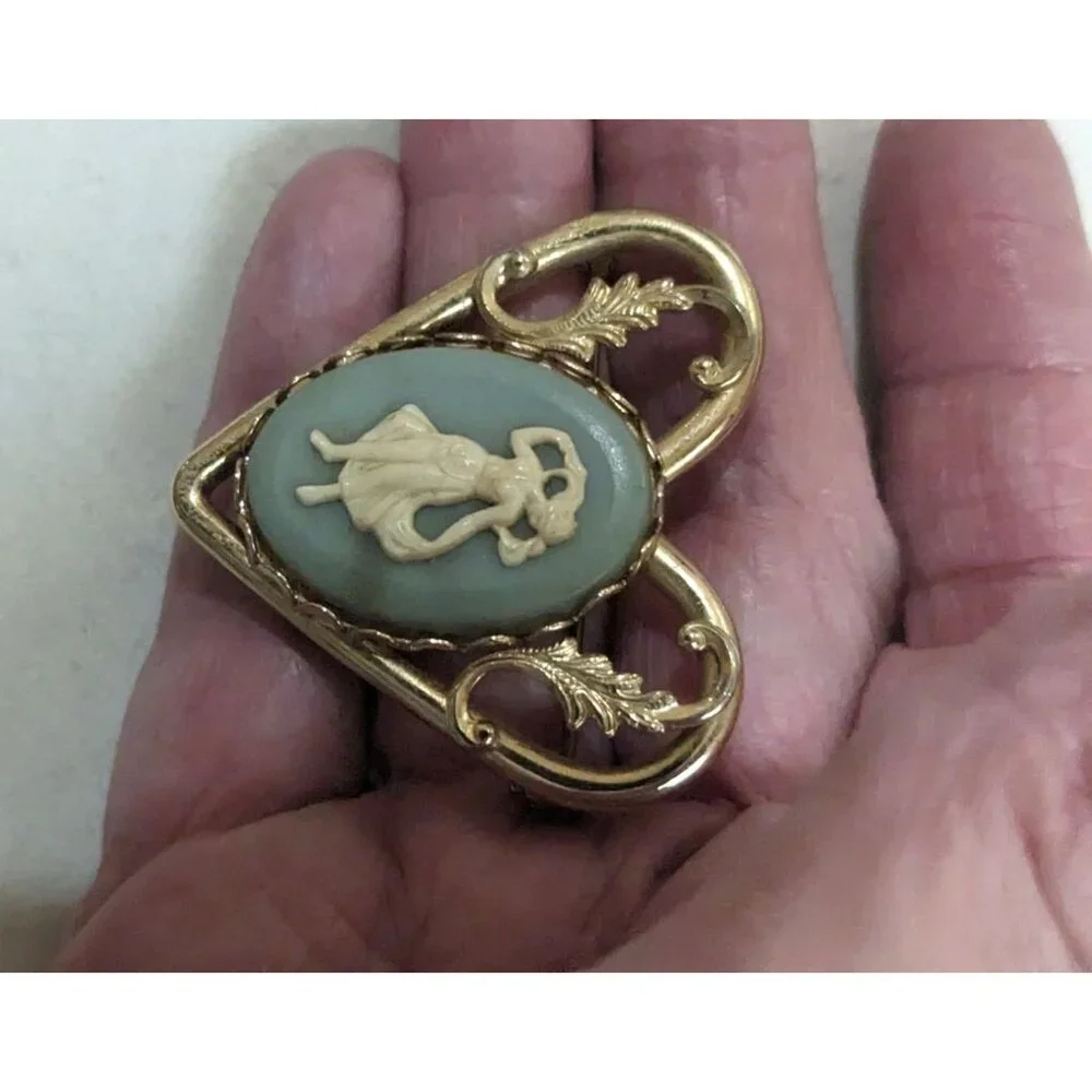 Vintage Heart ‎ Blue Cameo brooch pin pendant Dancing Girl gold tone art deco